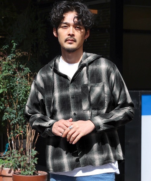 LUXSTYLE(ラグスタイル)の「先染め長袖フード付きシャツ(シャツ/ブラウス・メンズ・ストライプ/チェック・M/L)」の3枚目の写真