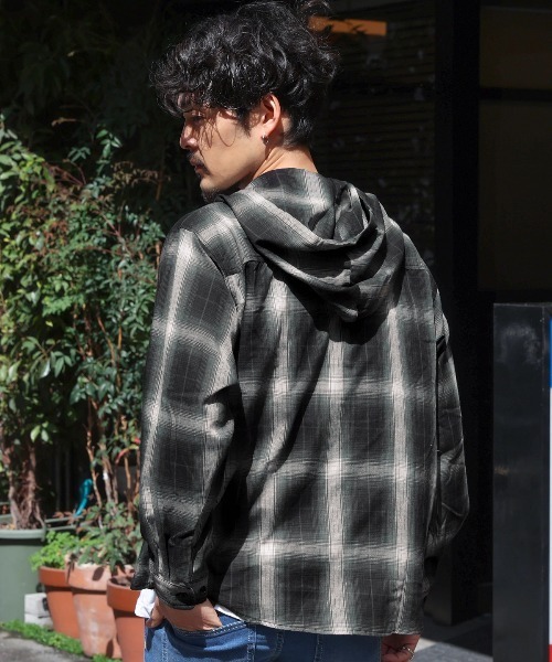 LUXSTYLE(ラグスタイル)の「先染め長袖フード付きシャツ(シャツ/ブラウス・メンズ・ストライプ/チェック・M/L)」の4枚目の写真