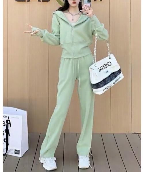CHEER(チアー)の「ショート丈ジップパーカーリラクシング生地セットアップ(セットアップ・レディース・ブラック/アイボリー/グレー/ピンク/グリーン・FREE)」の10枚目の写真