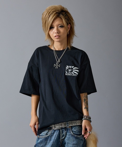 BLACK PEACH（ブラックピーチ）の「【BLACK PEACH】コラボプリント 半袖Tシャツ（Tシャツ/カットソー・レディース・ブラック・LARGE/MEDIUM/SMALL）」の8枚目の写真