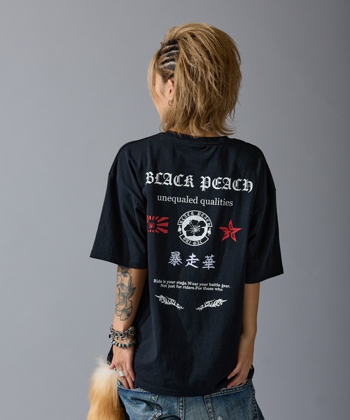 BLACK PEACH（ブラックピーチ）の「【BLACK PEACH】コラボプリント 半袖Tシャツ（Tシャツ/カットソー・レディース・ブラック・LARGE/MEDIUM/SMALL）」の10枚目の写真