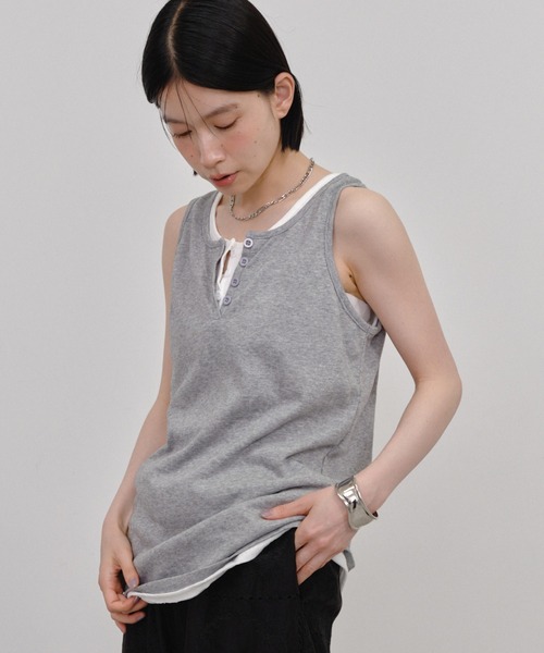 Shelly island(シェリーアイランド)の「ヘンリーネックタンクトップ(Tシャツ/カットソー・レディース・ホワイト/グレー/ブラック・FREE)」の12枚目の写真