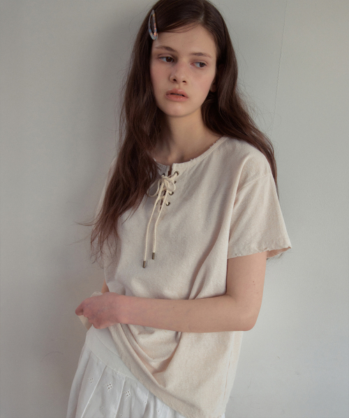 OURNOSTALGIA(アワー ノスタルジア)の「Vintage Eyelet Half T-Shirt_Beige(OB6TP13)(Tシャツ/カットソー・レディース・Beige・FREE)」の1枚目の写真