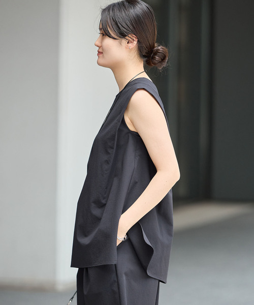 IENA(イエナ)の「《撥水/UVカット/セットアップ対応》撥水UVプロテクト タックスリーブプルオーバー(Tシャツ/カットソー・レディース・カーキ/ブラック・FREE)」の21枚目の写真