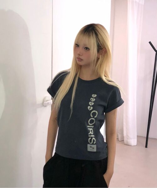 COIRIS(コイリス)の「コイロサイドクラックレタリング半袖Tシャツ(Tシャツ/カットソー・レディース・チャコールグレー・FREE)」の2枚目の写真