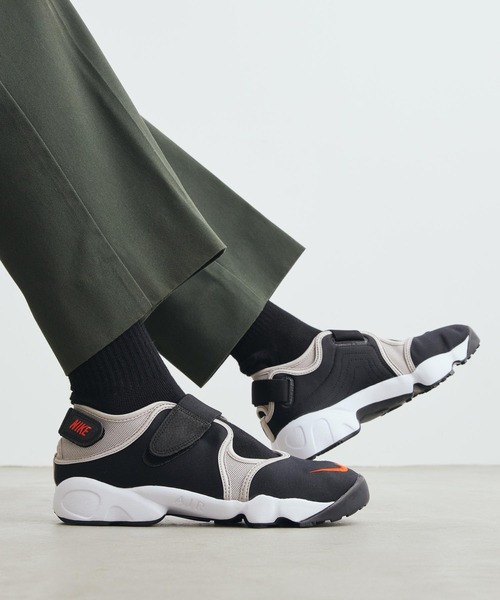 NIKE（ナイキ）の「ナイキ エア リフト メンズシューズ / Nike Air Rift Men's Shoes IW1244-010 Black（スニーカー・メンズ・ブラック・29/28/27/26/30/25/24）」の2枚目の写真