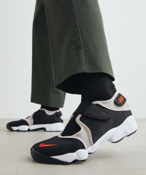 NIKE（ナイキ）の「ナイキ エア リフト メンズシューズ / Nike Air Rift Men's Shoes IW1244-010 Black（スニーカー・メンズ・ブラック・29/28/27/26/30/25/24）」の7枚目の写真
