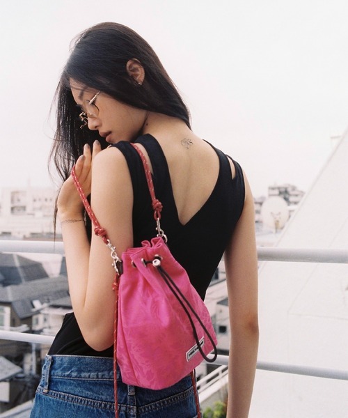 THINGS THAT MATTER（シングス ザット マター）の「【LIMITED FABRIC】TWO WAY DRAWSTRING BAG / ツー ウェイ ドローストリング バッグ（ハンドバッグ・レディース・ブラック/ブルー/ベージュ/グリーン/ピンク・FREE）」の18枚目の写真