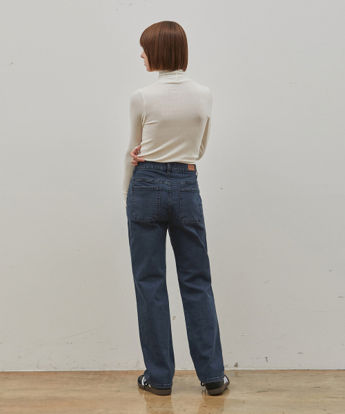 RYUL+WAI(リュルアンドワイ)の「デニムタックベーシックストレートパンツインディゴ(デニムパンツ・レディース・その他・MEDIUM/SMALL)」の2枚目の写真