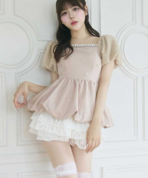 Belle Charme(ベルシャルム)の「【Belle Charme】Jewel Ballon Peplum Tops(シャツ/ブラウス・レディース・ブラック/オフホワイト/ベージュ・FREE)」の1枚目の写真