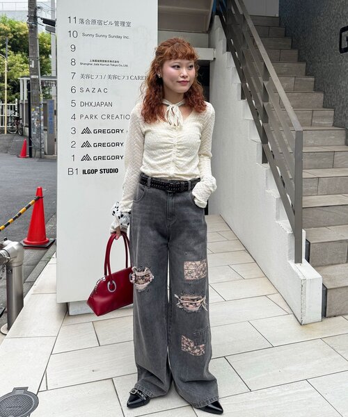 CIAOPANIC（チャオパニック）の「フラワーパッチダメージデニムパンツ（デニムパンツ・レディース・ブラック/ブルー・X-SMALL/MEDIUM/SMALL）」の22枚目の写真