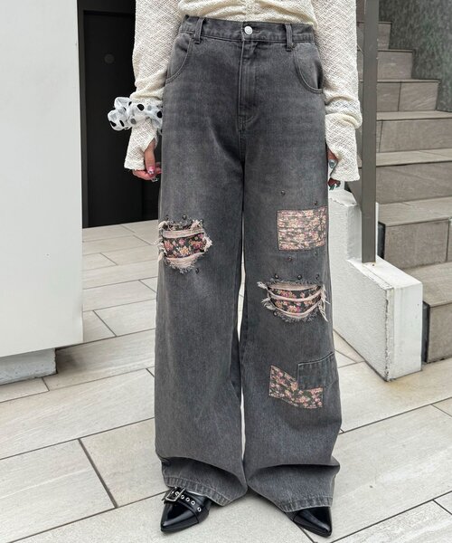 CIAOPANIC（チャオパニック）の「フラワーパッチダメージデニムパンツ（デニムパンツ・レディース・ブラック/ブルー・X-SMALL/MEDIUM/SMALL）」の9枚目の写真