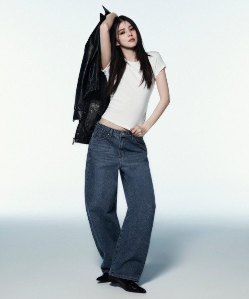 MUSINSA STANDARD WOMAN（ムシンサスタンダードウーマン）の「ウィメンズエッセンシャルカーブデニムパンツ[ミディアムインディゴ]（デニムパンツ・レディース・その他・30/24/25/26/27/28/29）」の2枚目の写真