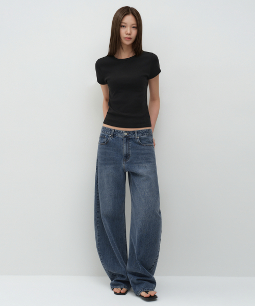 MUSINSA STANDARD WOMAN（ムシンサスタンダードウーマン）の「ウィメンズエッセンシャルカーブデニムパンツ[ミディアムインディゴ]（デニムパンツ・レディース・その他・30/24/25/26/27/28/29）」の4枚目の写真