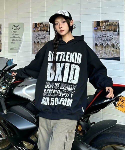 Ressaca(レサーカ)の「オーバーサイズロゴプリントスウェットパーカー(パーカー・メンズ・グレー/ブラック/ネイビー・L/M)」の5枚目の写真