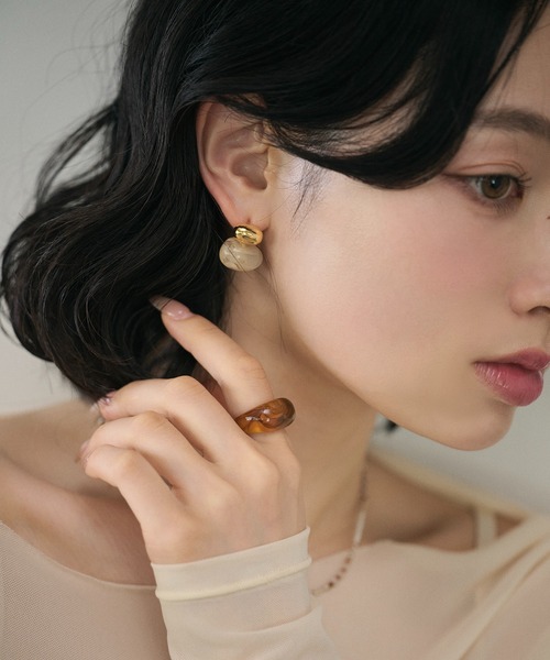 LAULEN(ローレン)の「resin mix design earrings /レジンミックスデザインピアス(ピアス(両耳用)・レディース・ベージュ/ブラウン/アイボリー・FREE)」の2枚目の写真