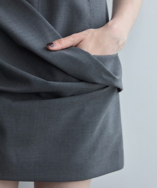 JOSE MOON(ジョゼムーン)の「POWER SHOULDER MINI DRESS/パワーショルダーミニドレス(ワンピース・レディース・ブラック/グレー・36/38)」の19枚目の写真