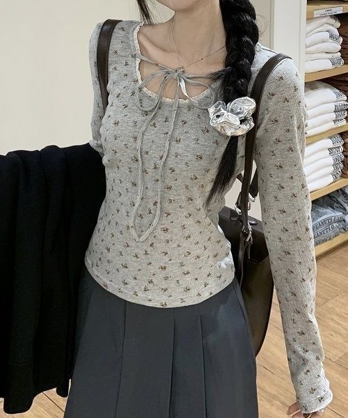 ViViDAY(ビビデー)の「フロントリボン 花柄カットソー(Tシャツ/カットソー・レディース・グレー・M)」の12枚目の写真