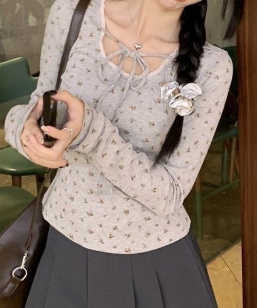 ViViDAY(ビビデー)の「フロントリボン 花柄カットソー(Tシャツ/カットソー・レディース・グレー・M)」の13枚目の写真