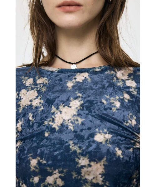 MOUSSY(マウジー)の「2WAY FLOWER VELOUR トップス(Tシャツ/カットソー・レディース・アイボリー/ネイビー・FREE)」の14枚目の写真