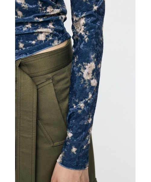 MOUSSY(マウジー)の「2WAY FLOWER VELOUR トップス(Tシャツ/カットソー・レディース・アイボリー/ネイビー・FREE)」の16枚目の写真
