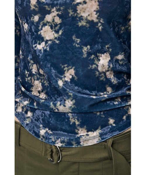 MOUSSY(マウジー)の「2WAY FLOWER VELOUR トップス(Tシャツ/カットソー・レディース・アイボリー/ネイビー・FREE)」の17枚目の写真