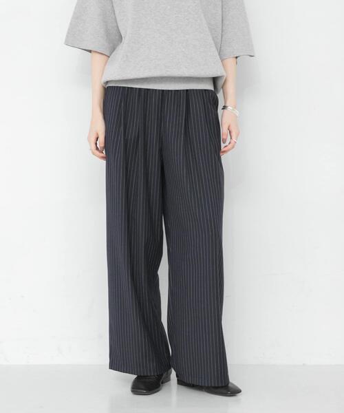 URBAN RESEARCH(アーバンリサーチ)の「『UR TECH SMOOTHLUXE』ウール混タックギャザーストレートパンツ(その他パンツ・レディース・ベージュ系その他/ライトグレー/チャコールグレー/ブルー系その他・40/38/36)」の4枚目の写真
