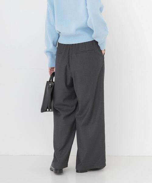 URBAN RESEARCH(アーバンリサーチ)の「『UR TECH SMOOTHLUXE』ウール混タックギャザーストレートパンツ(その他パンツ・レディース・ベージュ系その他/ライトグレー/チャコールグレー/ブルー系その他・40/38/36)」の12枚目の写真