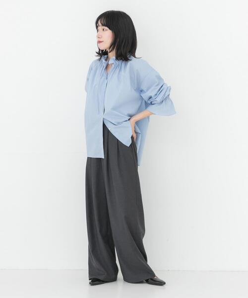 URBAN RESEARCH(アーバンリサーチ)の「『UR TECH SMOOTHLUXE』ウール混タックギャザーストレートパンツ(その他パンツ・レディース・ベージュ系その他/ライトグレー/チャコールグレー/ブルー系その他・40/38/36)」の16枚目の写真