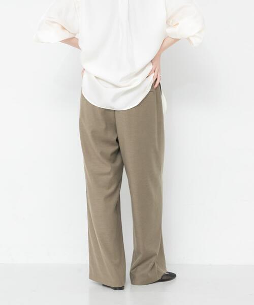 URBAN RESEARCH(アーバンリサーチ)の「『UR TECH SMOOTHLUXE』ウール混タックギャザーストレートパンツ(その他パンツ・レディース・ベージュ系その他/ライトグレー/チャコールグレー/ブルー系その他・40/38/36)」の21枚目の写真