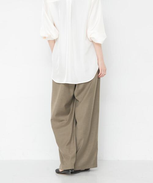 URBAN RESEARCH(アーバンリサーチ)の「『UR TECH SMOOTHLUXE』ウール混タックギャザーストレートパンツ(その他パンツ・レディース・ベージュ系その他/ライトグレー/チャコールグレー/ブルー系その他・40/38/36)」の22枚目の写真