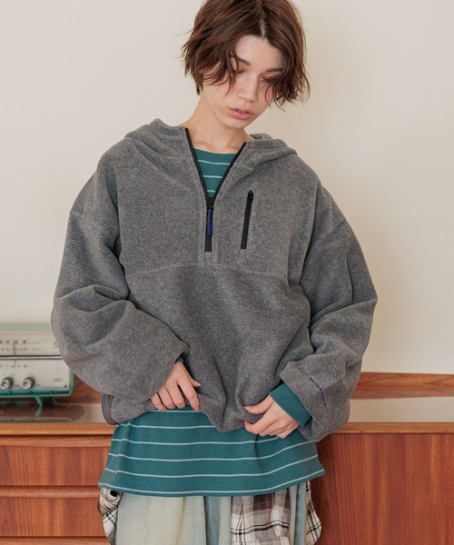 niko and...(ニコアンド)の「ソフトフリースBOYSZIPパーカー(パーカー・レディース・チャコール/ベージュ/パープル/レッド・MEDIUM/LARGE)」の6枚目の写真