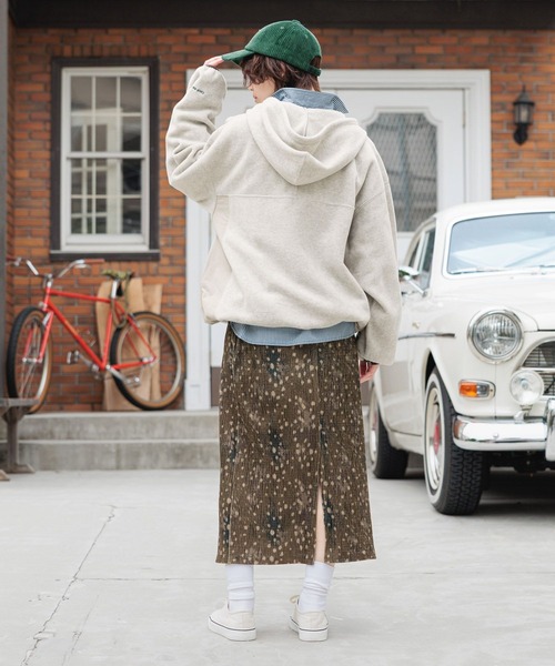 niko and...(ニコアンド)の「ソフトフリースBOYSZIPパーカー(パーカー・レディース・チャコール/ベージュ/パープル/レッド・MEDIUM/LARGE)」の15枚目の写真