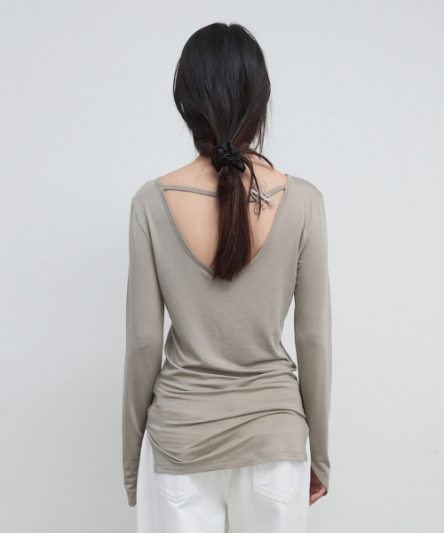 Majournee(マジョネ)の「BACK HOLE TOP_KHAKI(Tシャツ/カットソー・レディース・その他・OS)」の1枚目の写真