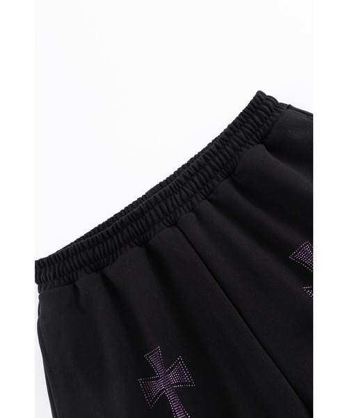UNKNOWN LONDON(アンノウン・ロンドン)の「スエットパンツ|Black x Purple Cross Rhinestone Jogger|Unknown London(スウェットパンツ・メンズ・ブラック・SMALL/MEDIUM/LARGE/X-LARGE)」の5枚目の写真