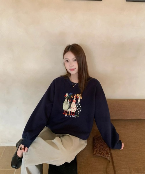 witch(ウイッチ)の「アヒルプリントのグラフィックスウェットシャツ(トレーナー)(スウェット・レディース・グレー/ネイビー/アイボリー・FREE)」の8枚目の写真