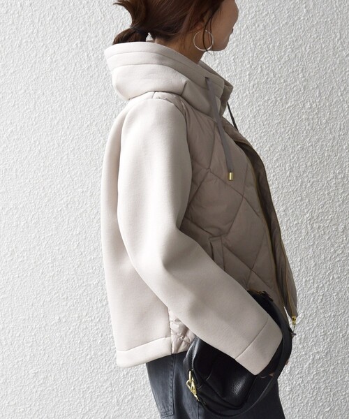 SHIPS any（シップス エニィ）の「【WEB限定】キルティング コンビ フーディー ジップ ブルゾン（ブルゾン・レディース・ベージュ/グレー系/ブラック・ONE SIZE）」の13枚目の写真