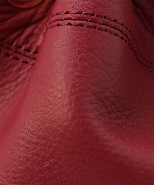 BLUE LABEL CRESTBRIDGE（ブルーレーベルクレストブリッジ）の「ソフトレザー　バケットバッグ（ショルダーバッグ・レディース・ベージュ/ホワイト/レッド/ブラック・X）」の11枚目の写真