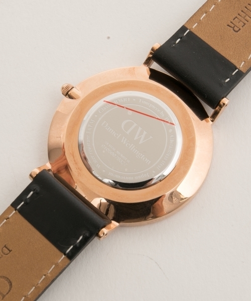 Daniel Wellington（ダニエルウェリントン）の「Daniel Wellington ダニエル・ウェリントン Sheffield CLASSIC 36MM（アナログ腕時計・メンズ・ブラック×ゴールド・FREE）」の6枚目の写真