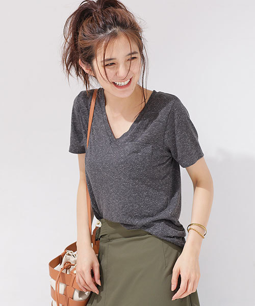 NANO universe（ナノユニバース）の「リネン混VネックTシャツ（Tシャツ/カットソー・レディース・ホワイト/ベージュ/ネイビー/ブラック/グレー・FREE）」の3枚目の写真