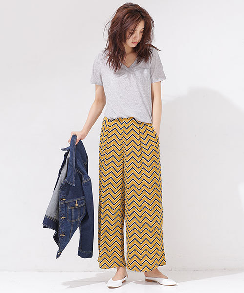 NANO universe（ナノユニバース）の「リネン混VネックTシャツ（Tシャツ/カットソー・レディース・ホワイト/ベージュ/ネイビー/ブラック/グレー・FREE）」の14枚目の写真