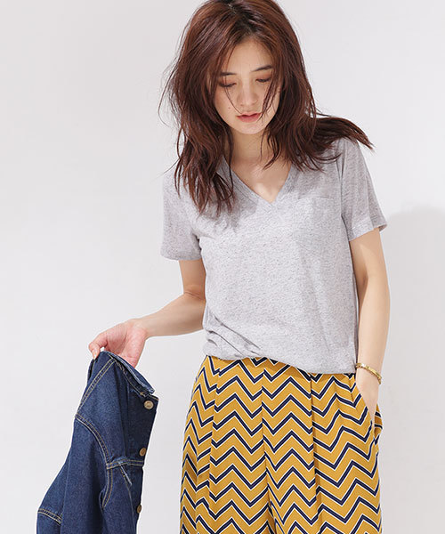 NANO universe（ナノユニバース）の「リネン混VネックTシャツ（Tシャツ/カットソー・レディース・ホワイト/ベージュ/ネイビー/ブラック/グレー・FREE）」の15枚目の写真