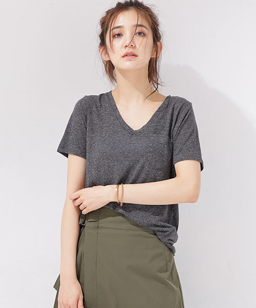 NANO universe（ナノユニバース）の「リネン混VネックTシャツ（Tシャツ/カットソー・レディース・ホワイト/ベージュ/ネイビー/ブラック/グレー・FREE）」の18枚目の写真