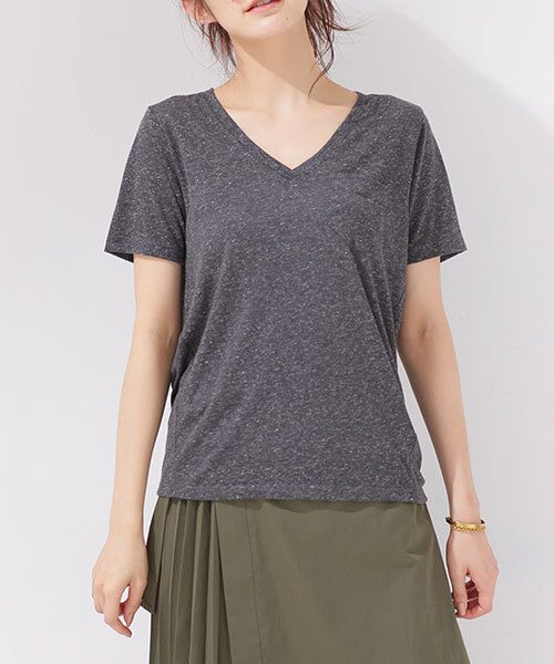 NANO universe（ナノユニバース）の「リネン混VネックTシャツ（Tシャツ/カットソー・レディース・ホワイト/ベージュ/ネイビー/ブラック/グレー・FREE）」の9枚目の写真