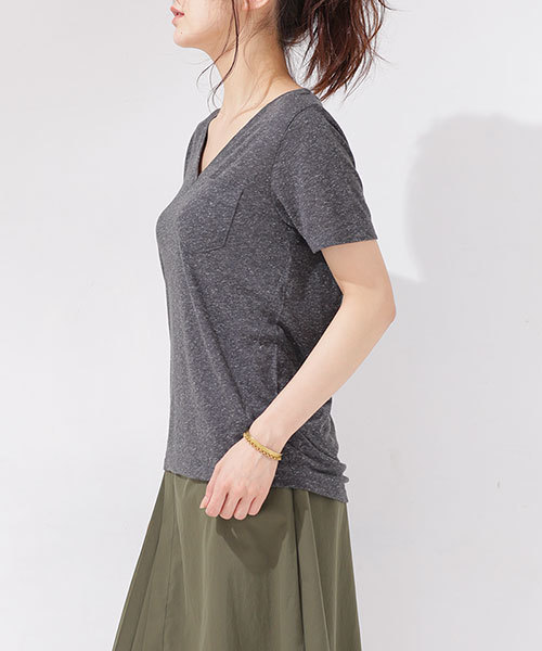 NANO universe（ナノユニバース）の「リネン混VネックTシャツ（Tシャツ/カットソー・レディース・ホワイト/ベージュ/ネイビー/ブラック/グレー・FREE）」の10枚目の写真