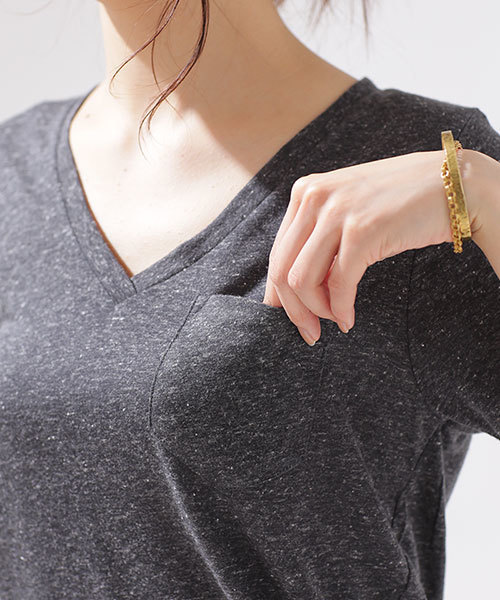 NANO universe（ナノユニバース）の「リネン混VネックTシャツ（Tシャツ/カットソー・レディース・ホワイト/ベージュ/ネイビー/ブラック/グレー・FREE）」の12枚目の写真