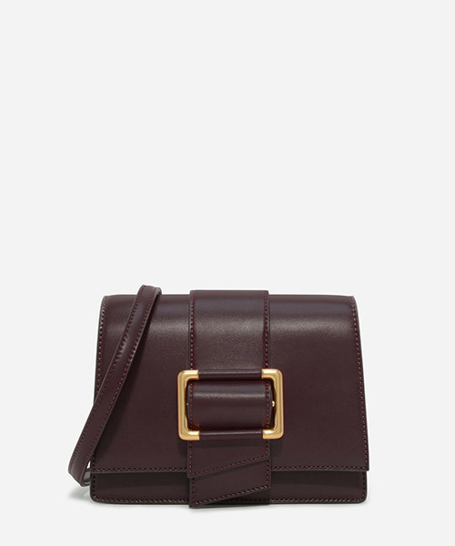 CHARLES & KEITH(チャールズ & キース)の「オーバーサイズバックルスリングバッグ / OVERSIZED BUCKLE SLING BAG(メッセンジャーバッグ・レディース・バーガンディー/ブラック・S)」の2枚目の写真