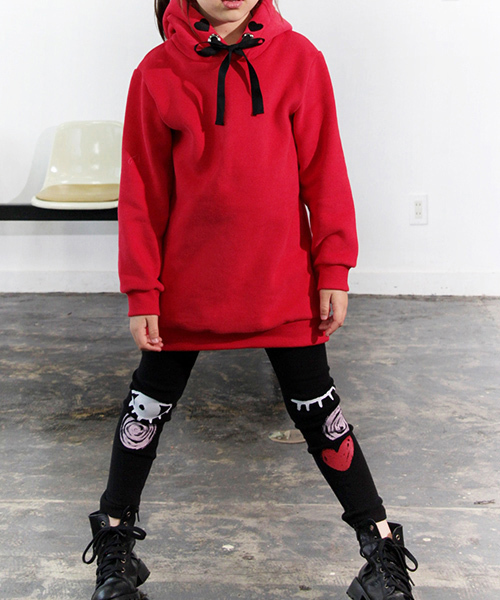 Rora（ローラ）の「Rora レッドローマン 裏起毛 ロングパーカー （パーカー・キッズ・レッド・90cm/100cm/110cm/120cm/130cm）」の5枚目の写真