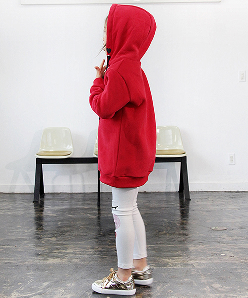 Rora（ローラ）の「Rora レッドローマン 裏起毛 ロングパーカー （パーカー・キッズ・レッド・90cm/100cm/110cm/120cm/130cm）」の3枚目の写真