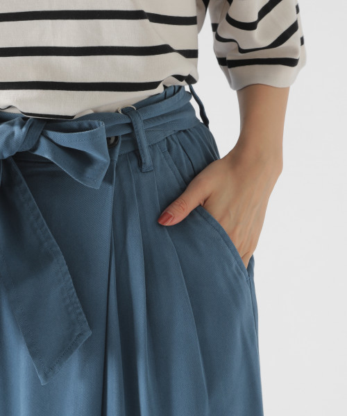 BAYFLOW(ベイフロー)の「ウエストリボンワイドパンツ 18AW(その他パンツ・レディース・チャコール/ベージュ/カーキ/ダークブルー・SMALL/MEDIUM)」の19枚目の写真